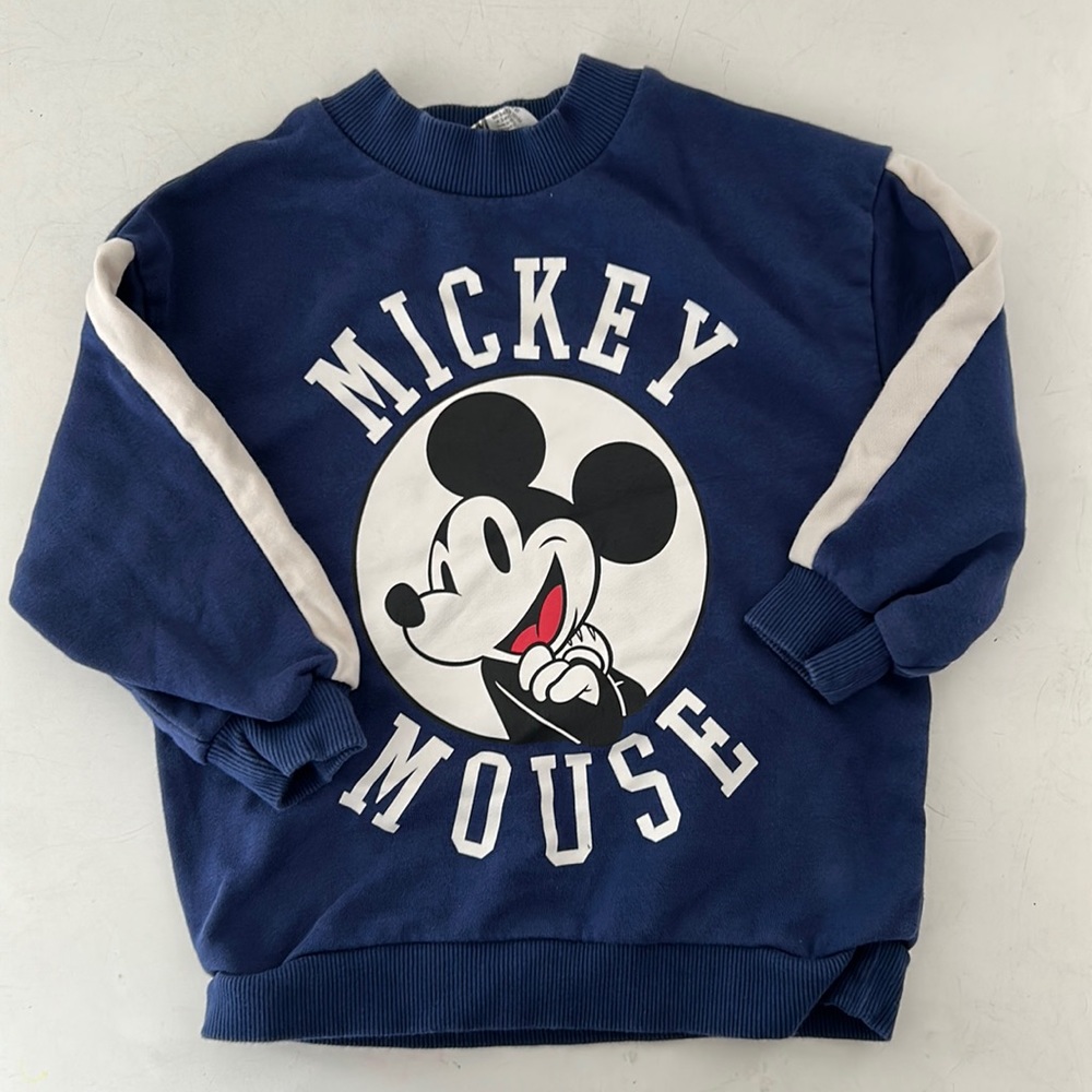 H&M kids Mickey Mouse Pull over sweatshirt size 4T